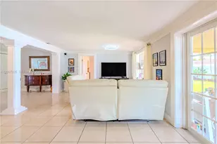 990 W 56th St, Hialeah, FL 33012 - Photo 9