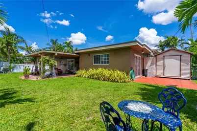 990 W 56th St, Hialeah, FL 33012 - Photo 31