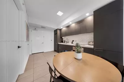227 NE 2nd St #3107, Miami, FL 33132 - Photo 3