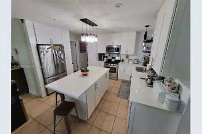 1316 W 61st Pl, Hialeah, FL 33012 - Photo 3