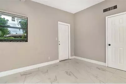 486 W Evanston Cir, Fort Lauderdale, FL 33312 - Photo 7