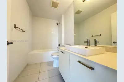 151 SE 1st St #1505, Miami, FL 33131 - Photo 13
