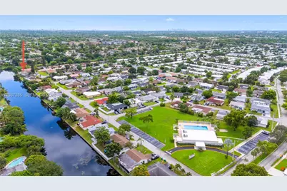 6605 NW 77th St, Tamarac, FL 33321 - Photo 7