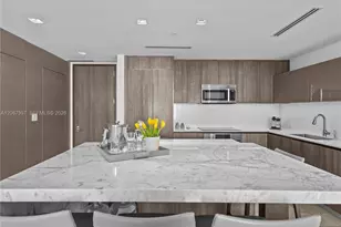 88 SW 7th St, Miami, FL 33130 - Photo 13