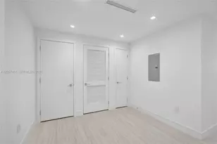2411 Laguna Cir, Miami, FL 33181 - Photo 11
