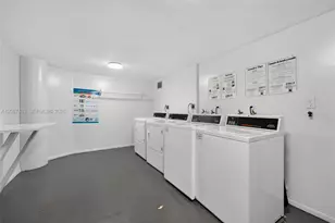 1351 NE Miami Gardens Dr, Miami, FL 33179 - Photo 27
