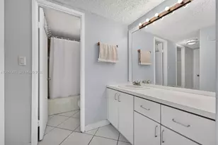 1351 NE Miami Gardens Dr, Miami, FL 33179 - Photo 17