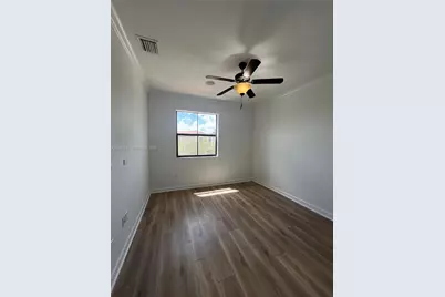 8843 W 34th Ave, Hialeah, FL 33018 - Photo 25