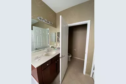 8843 W 34th Ave, Hialeah, FL 33018 - Photo 19