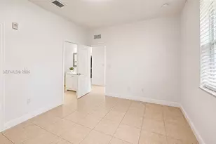 1652 SE 28th St, Homestead, FL 33035 - Photo 5