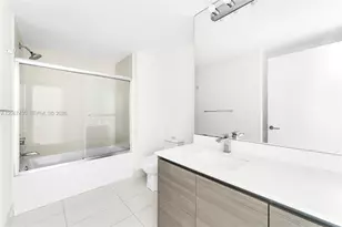 460 NE 28th St, Miami, FL 33137 - Photo 15
