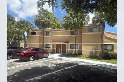 203 E Palm Cir E, Pembroke Pines, FL 33025 - Photo 1