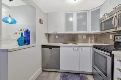 2600 Collins Ave #204, Miami Beach, FL 33140 - Photo 5