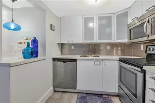 2600 Collins Ave, Miami Beach, FL 33140 - Photo 5