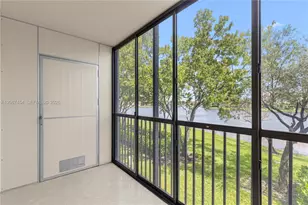 13705 SW 12th St, Pembroke Pines, FL 33027 - Photo 23