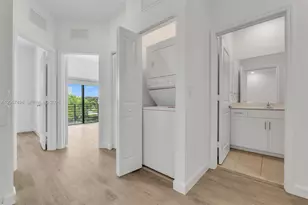 582 NE 207th St, Miami, FL 33179 - Photo 23