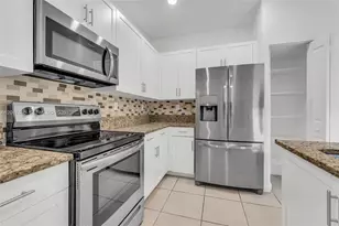 582 NE 207th St, Miami, FL 33179 - Photo 19