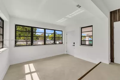 611 SE 4th St, Hialeah, FL 33010 - Photo 5