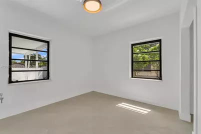 611 SE 4th St, Hialeah, FL 33010 - Photo 9