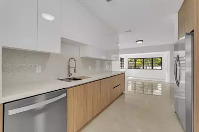 611 SE 4th St, Hialeah, FL 33010 - Photo 15