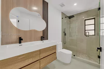 611 SE 4th St, Hialeah, FL 33010 - Photo 11