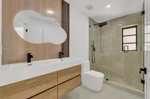 611 SE 4th St, Hialeah, FL 33010 - Photo 11