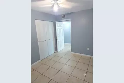 221 NE 35th St, Oakland Park, FL 33334 - Photo 13