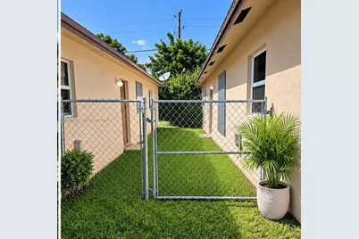 221 NE 35th St, Oakland Park, FL 33334 - Photo 11