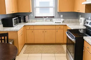 221 NE 35th St, Oakland Park, FL 33334 - Photo 3