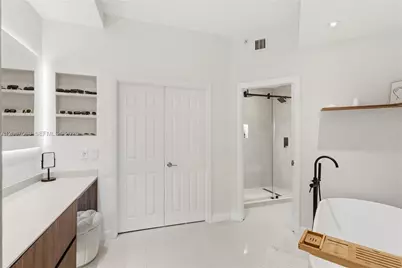 3500 Mystic Pointe Dr #104, Aventura, FL 33180 - Photo 21