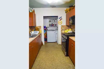 371 W 47th St, Hialeah, FL 33012 - Photo 11