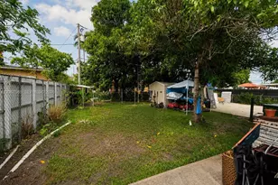 371 W 47th St, Hialeah, FL 33012 - Photo 15