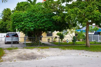 371 W 47th St, Hialeah, FL 33012 - Photo 3