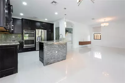 10235 NW 87th Ter, Doral, FL 33178 - Photo 19