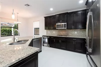10235 NW 87th Ter, Doral, FL 33178 - Photo 15