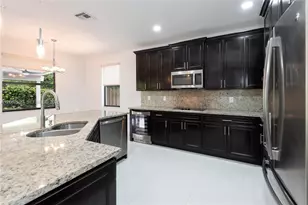 10235 NW 87th Terrace, Doral, FL 33178 - Photo 15