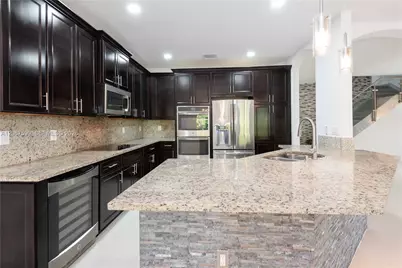 10235 NW 87th Ter, Doral, FL 33178 - Photo 17
