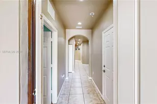 729 SE 34th Ave, Homestead, FL 33033 - Photo 3