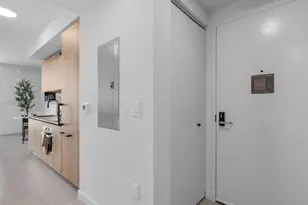 121 NE 5th St, Miami, FL 33132 - Photo 17