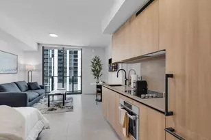 121 NE 5th St, Miami, FL 33132 - Photo 7
