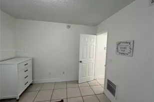 458 SW 10th St, Miami, FL 33130 - Photo 5