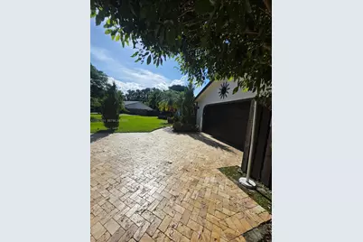 18611 SW 61st Ct, Southwest Ranches, FL 33332 - Photo 5