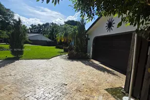 18611 SW 61st Ct, Southwest Ranches, FL 33332 - Photo 3