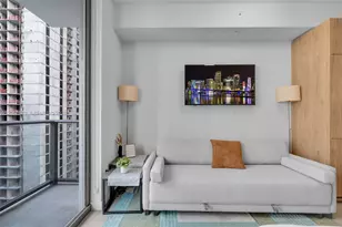 11 NE 6th St, Miami, FL 33132 - Photo 13