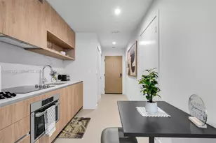 11 NE 6th St, Miami, FL 33132 - Photo 3