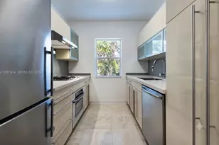 945 10th St, Miami Beach, FL 33139 - Photo 5