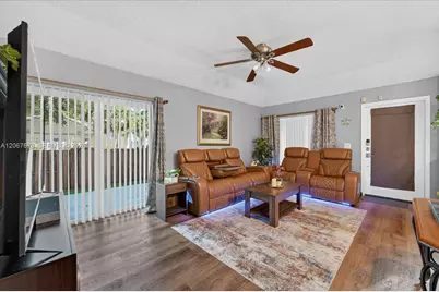 8601 SW 16th St, Pembroke Pines, FL 33025 - Photo 11