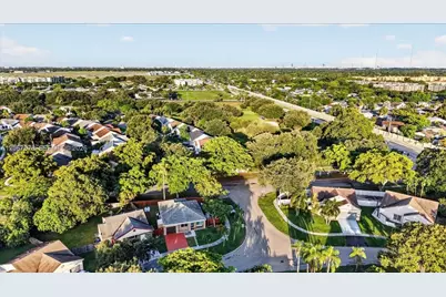 8601 SW 16th St, Pembroke Pines, FL 33025 - Photo 37