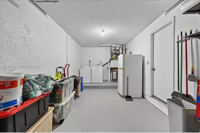 8601 SW 16th St, Pembroke Pines, FL 33025 - Photo 29