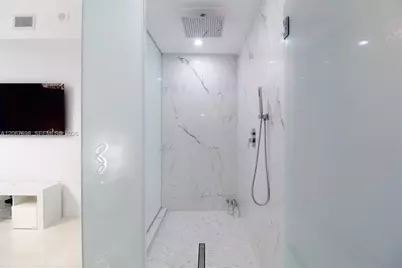 2020 N Bayshore Dr #2404, Miami, FL 33137 - Photo 9